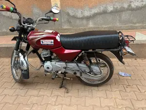 Bajaj Boxer 100 2025 Red
