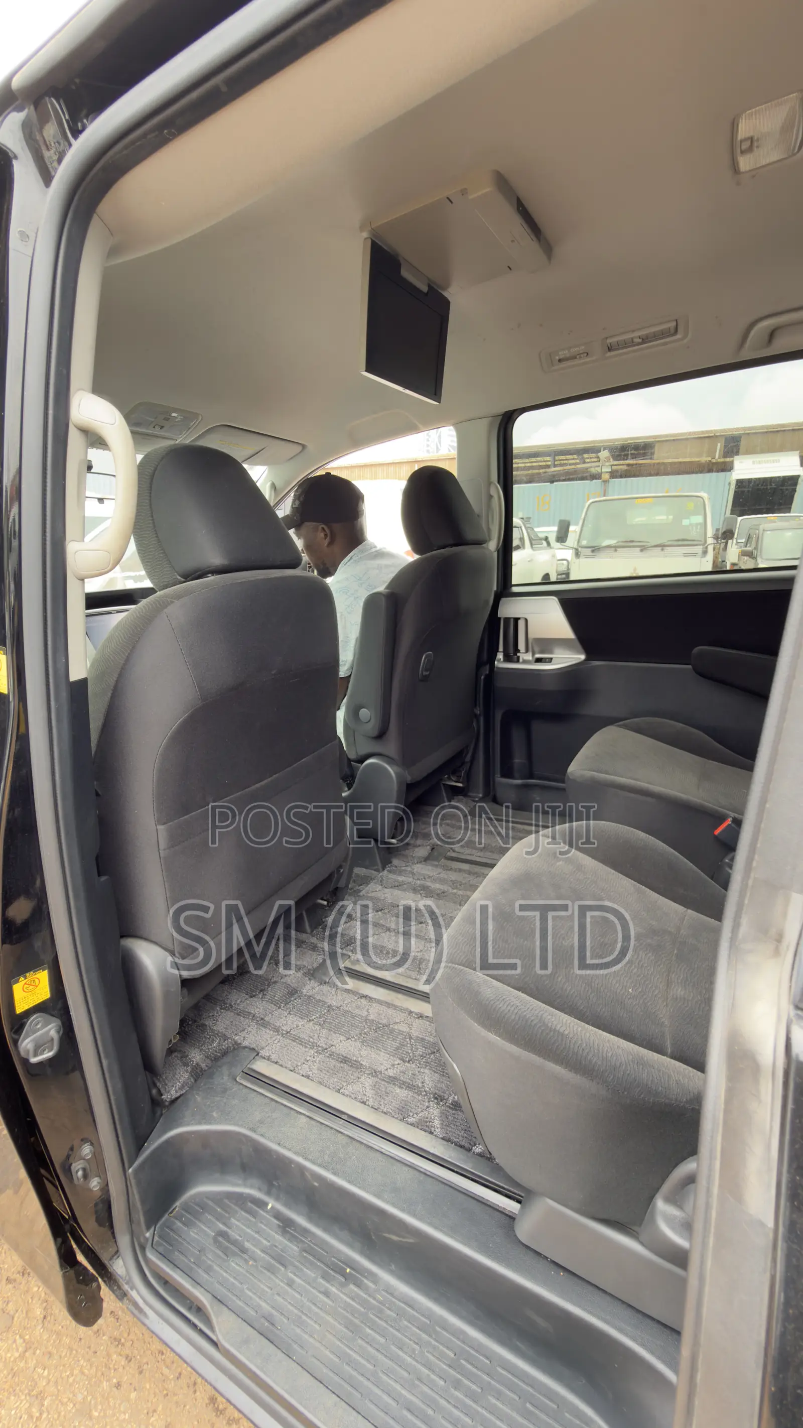 Toyota Noah 2.0 158hp FWD (7 Seater) 2013 Black