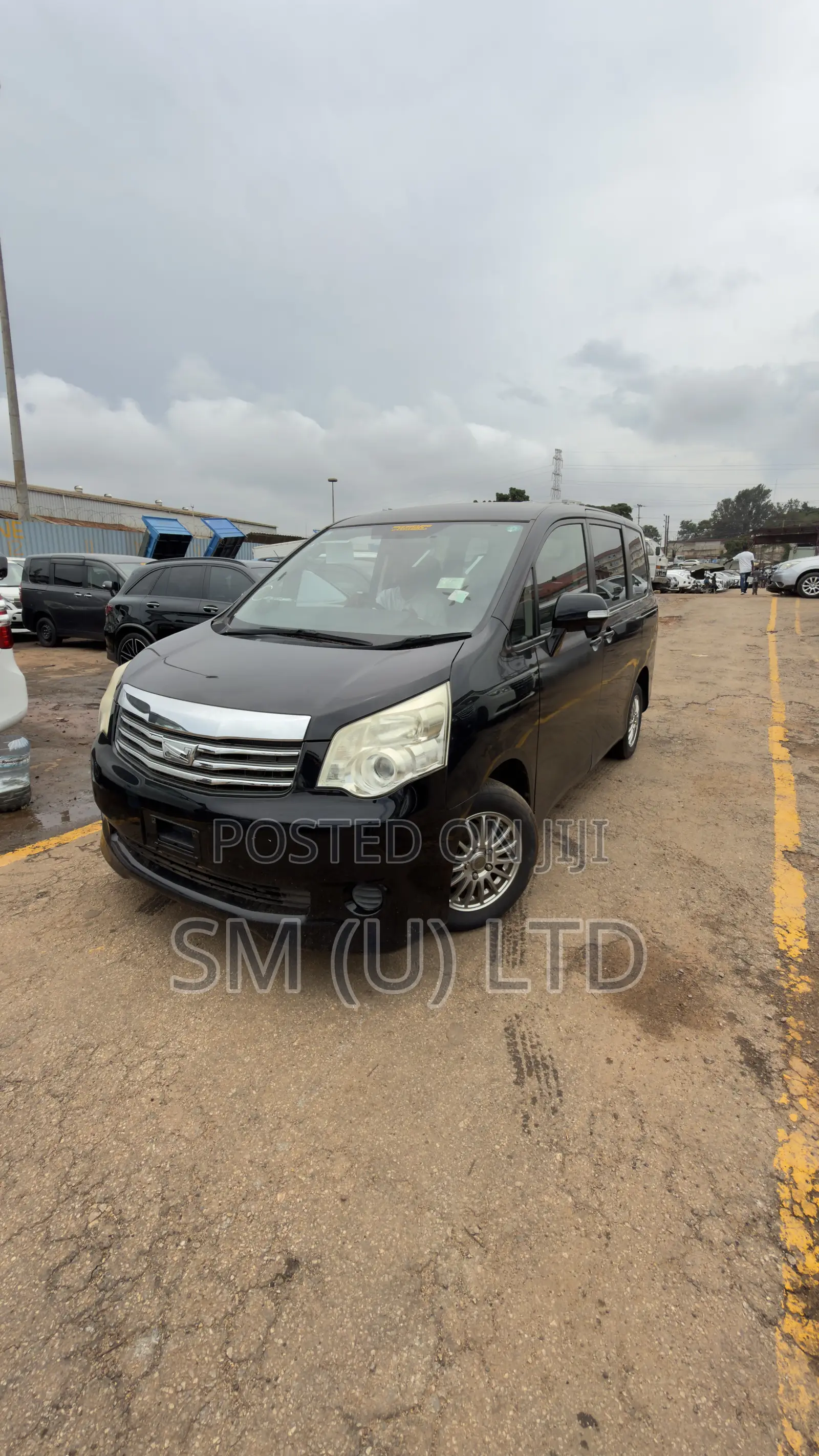 Toyota Noah 2.0 158hp FWD (7 Seater) 2013 Black