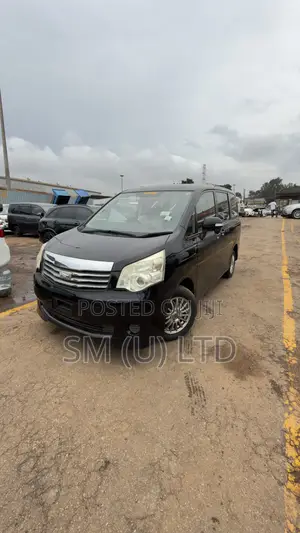Toyota Noah 2.0 158hp FWD (7 Seater) 2013 Black