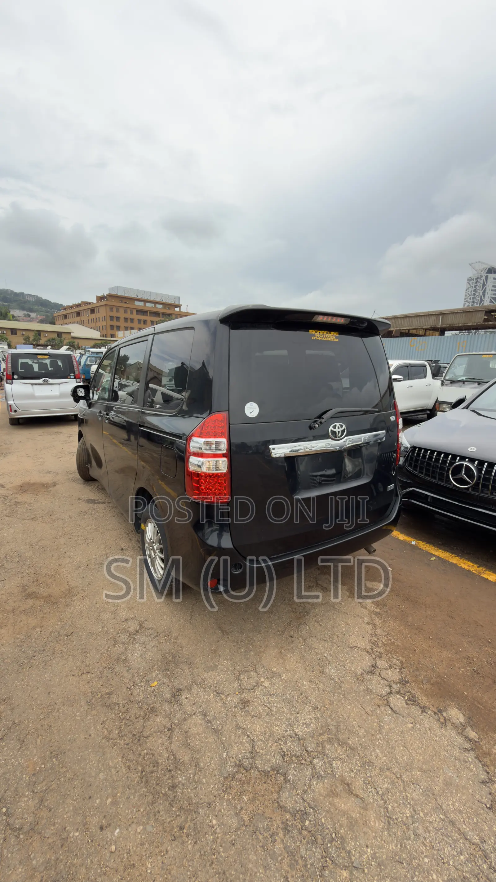 Toyota Noah 2.0 158hp FWD (7 Seater) 2013 Black