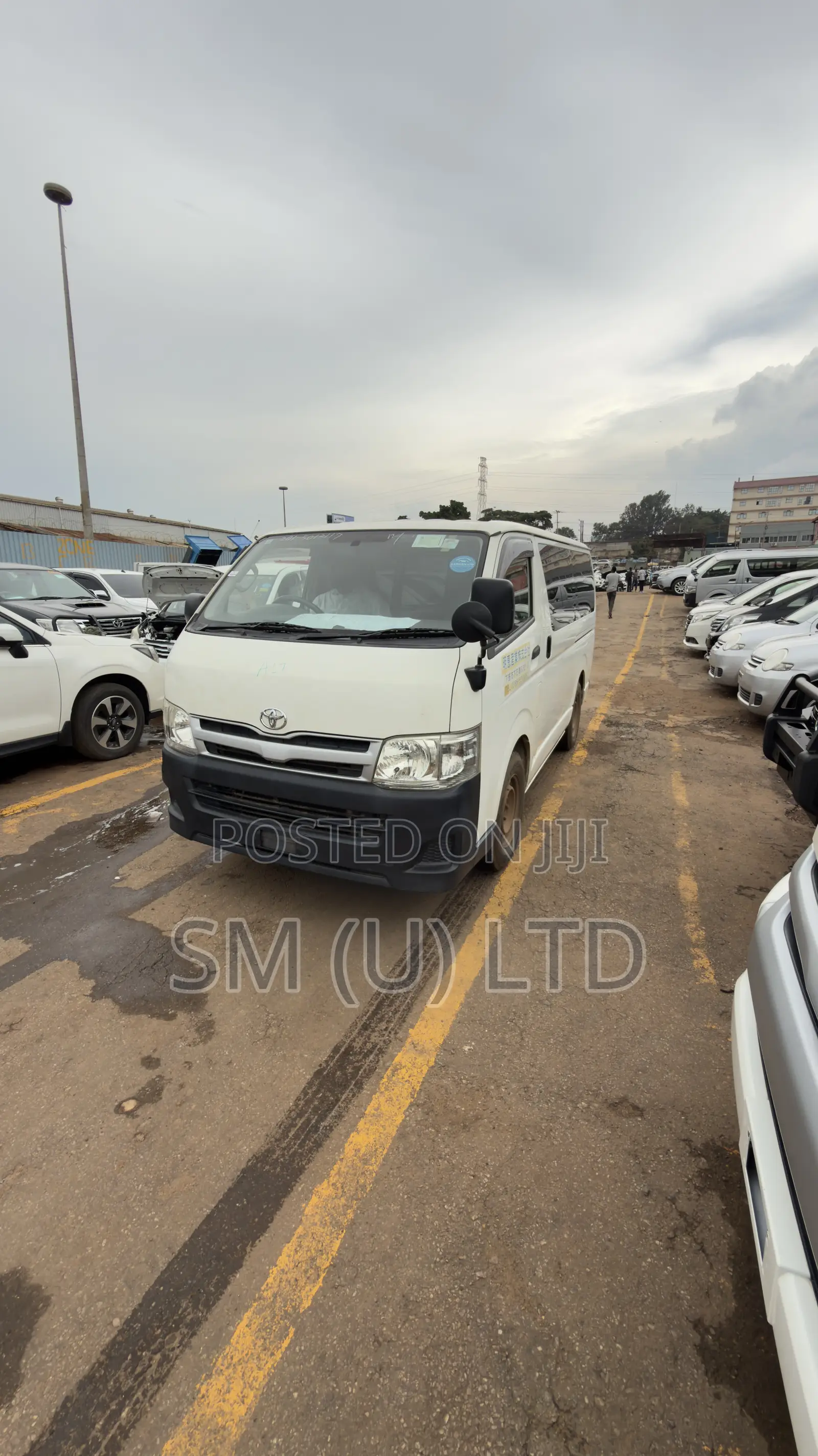 Toyota HiAce 2013 White