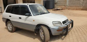 Toyota RAV4 Base 4x4 1997 Pearl