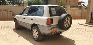 Toyota RAV4 Base 4x4 1997 Pearl