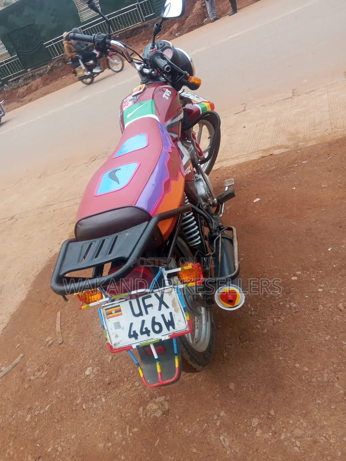 TVS HLX 125 2023 Red