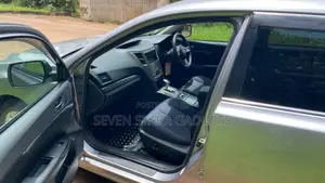 Subaru Legacy 2010 Silver