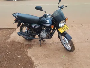Bajaj Boxer 125 2025 Red
