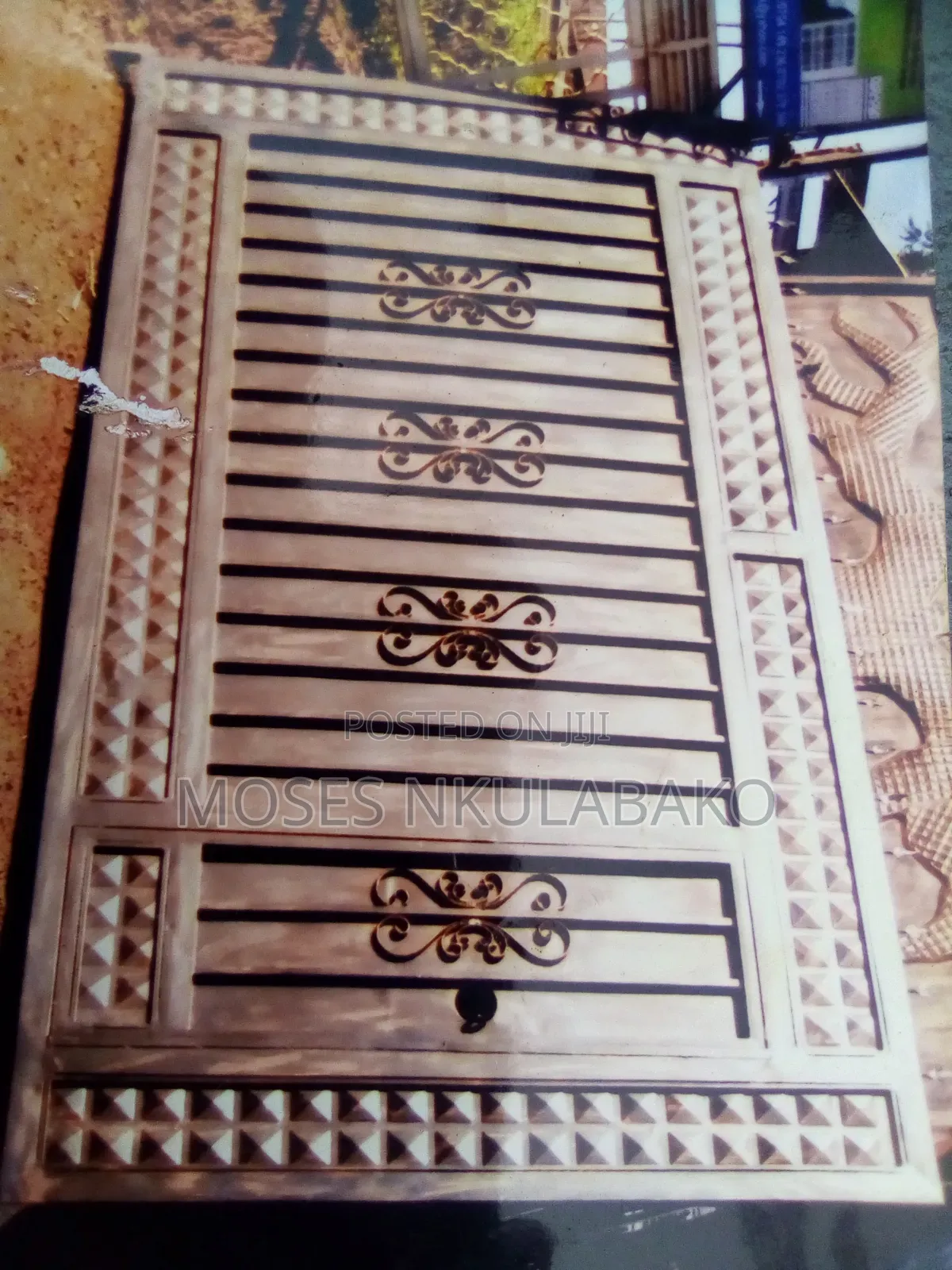 Metallic Gate