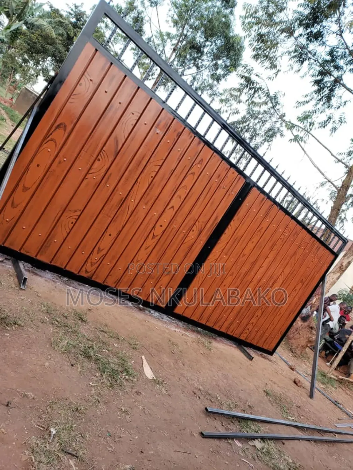 Metallic Gate