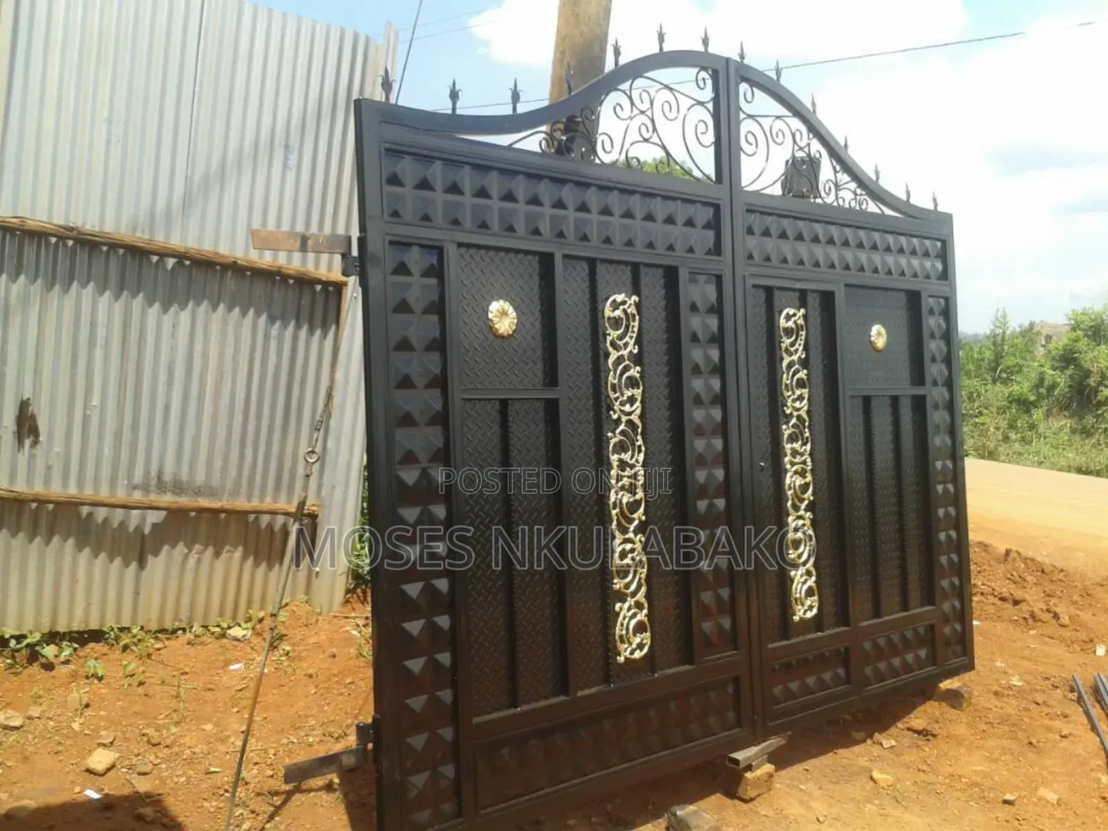 Metallic Gate