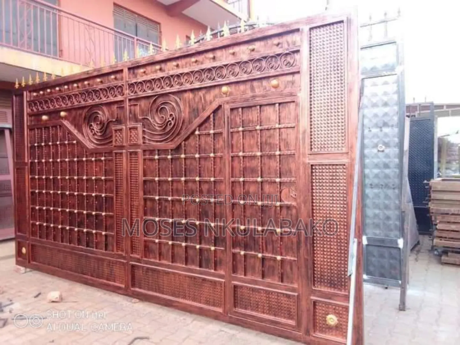 Metallic Gate