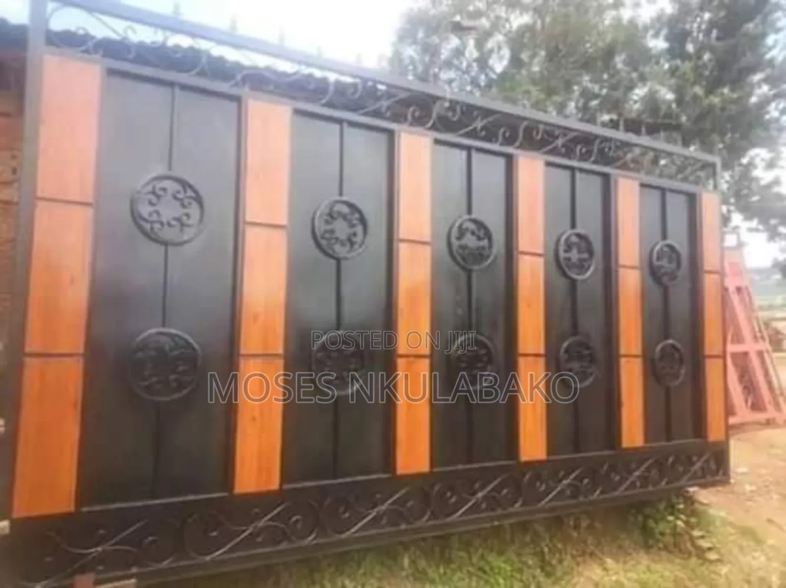 Metallic Gate