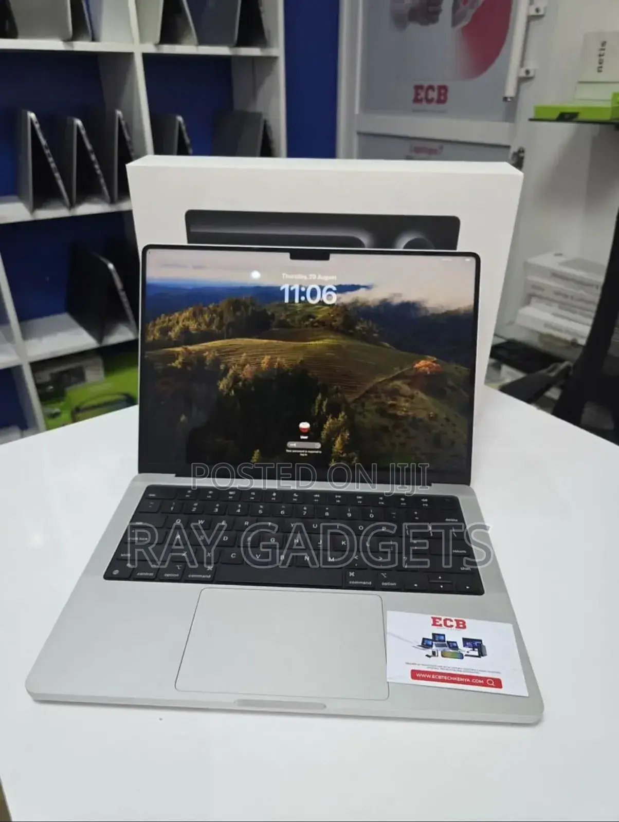 New Laptop Apple MacBook Pro M1 8GB Apple M1 Pro SSD 256GB