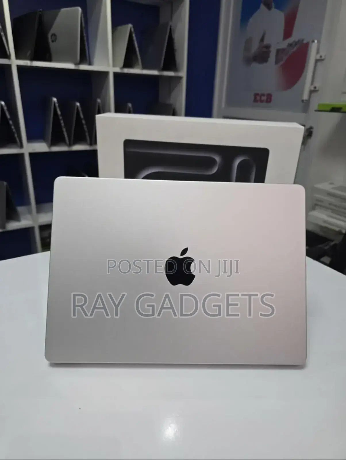New Laptop Apple MacBook Pro M1 8GB Apple M1 Pro SSD 256GB