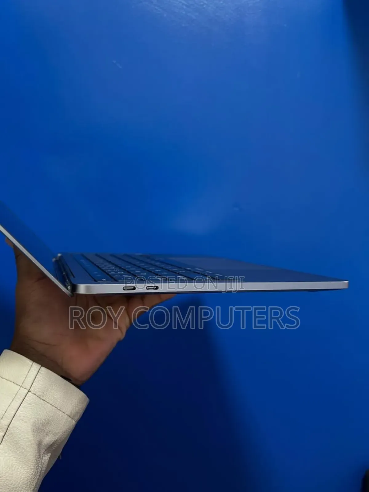 New Laptop Apple MacBook 2020 16GB Intel Core i7 SSD 512GB