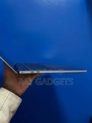 New Laptop Apple MacBook 2020 16GB Intel Core i7 SSD 512GB