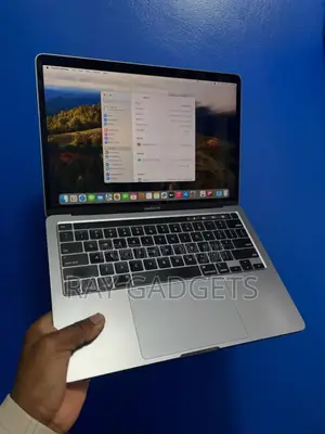 New Laptop Apple MacBook 2020 16GB Intel Core i7 SSD 512GB