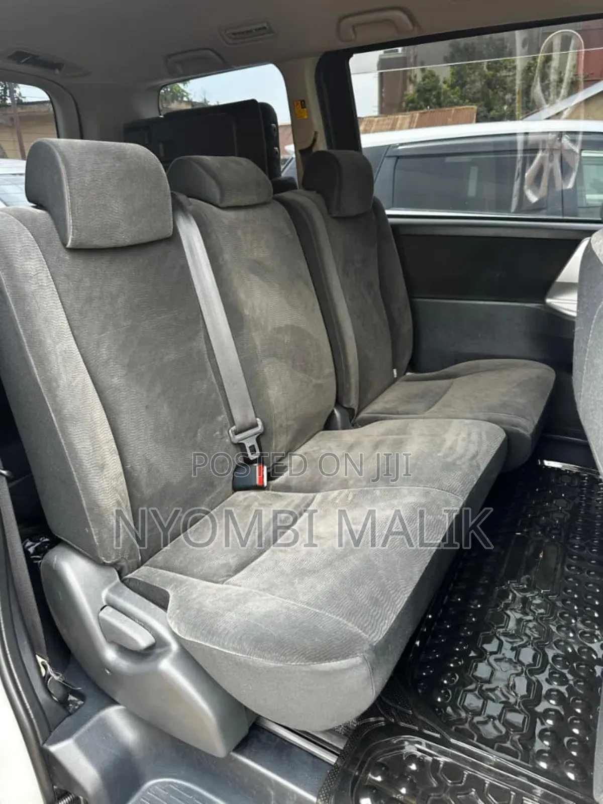 Toyota Noah 2012 Pearl