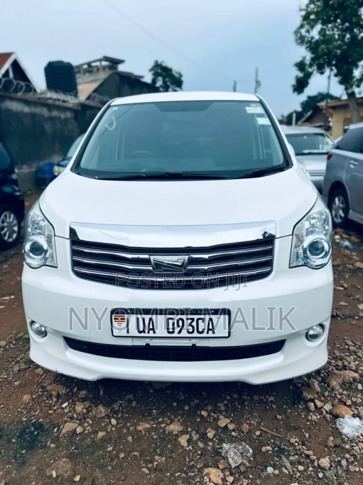 Toyota Noah 2012 Pearl