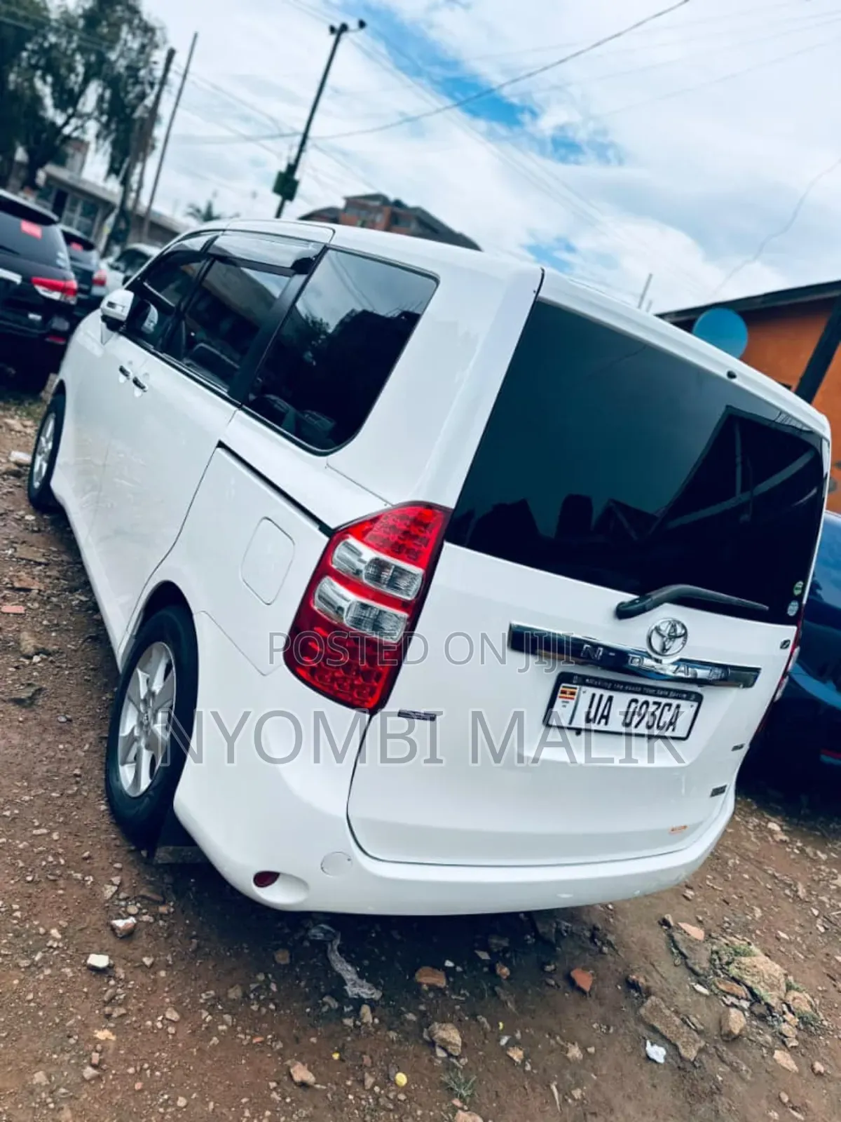 Toyota Noah 2012 Pearl