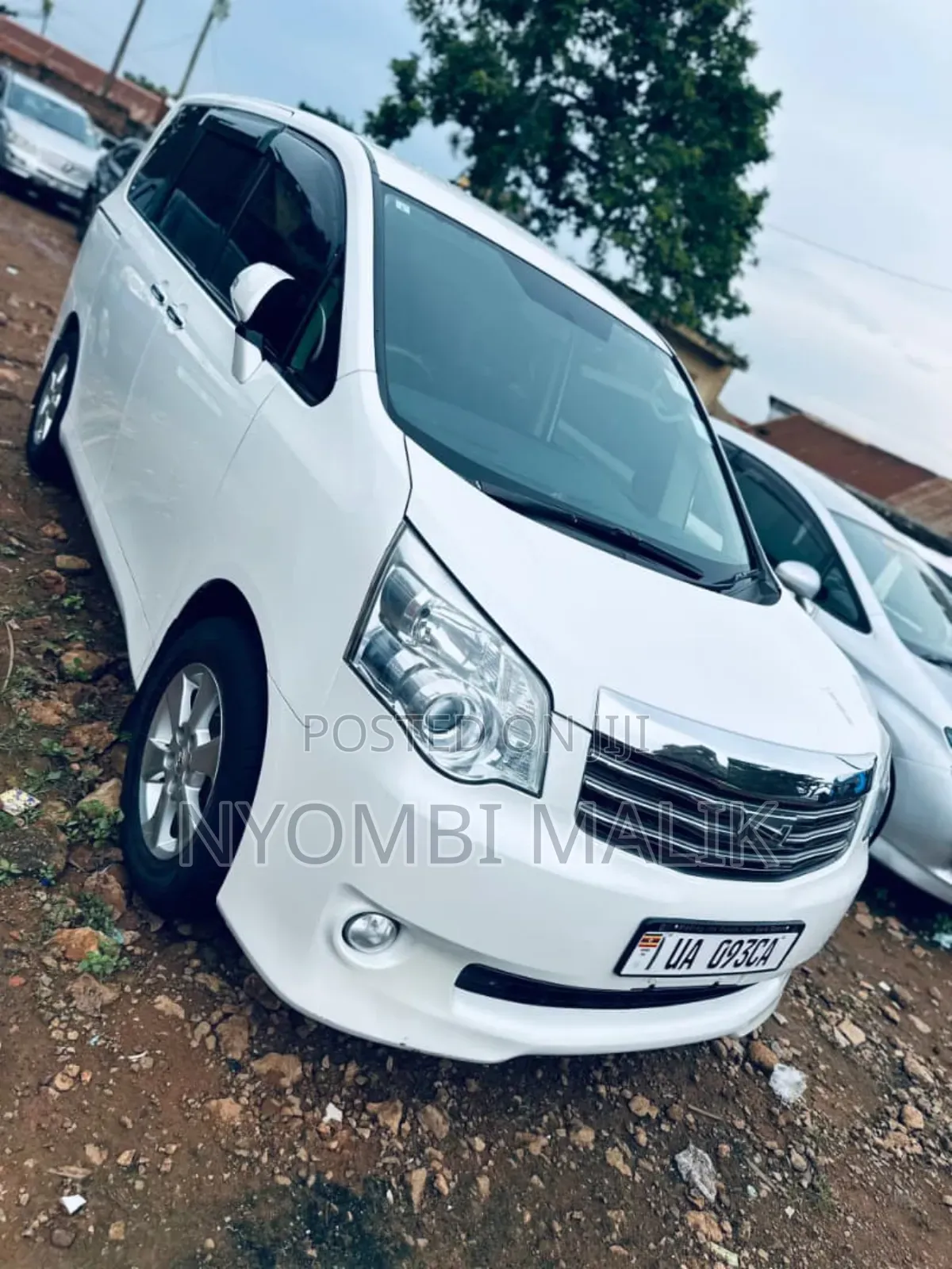 Toyota Noah 2012 Pearl