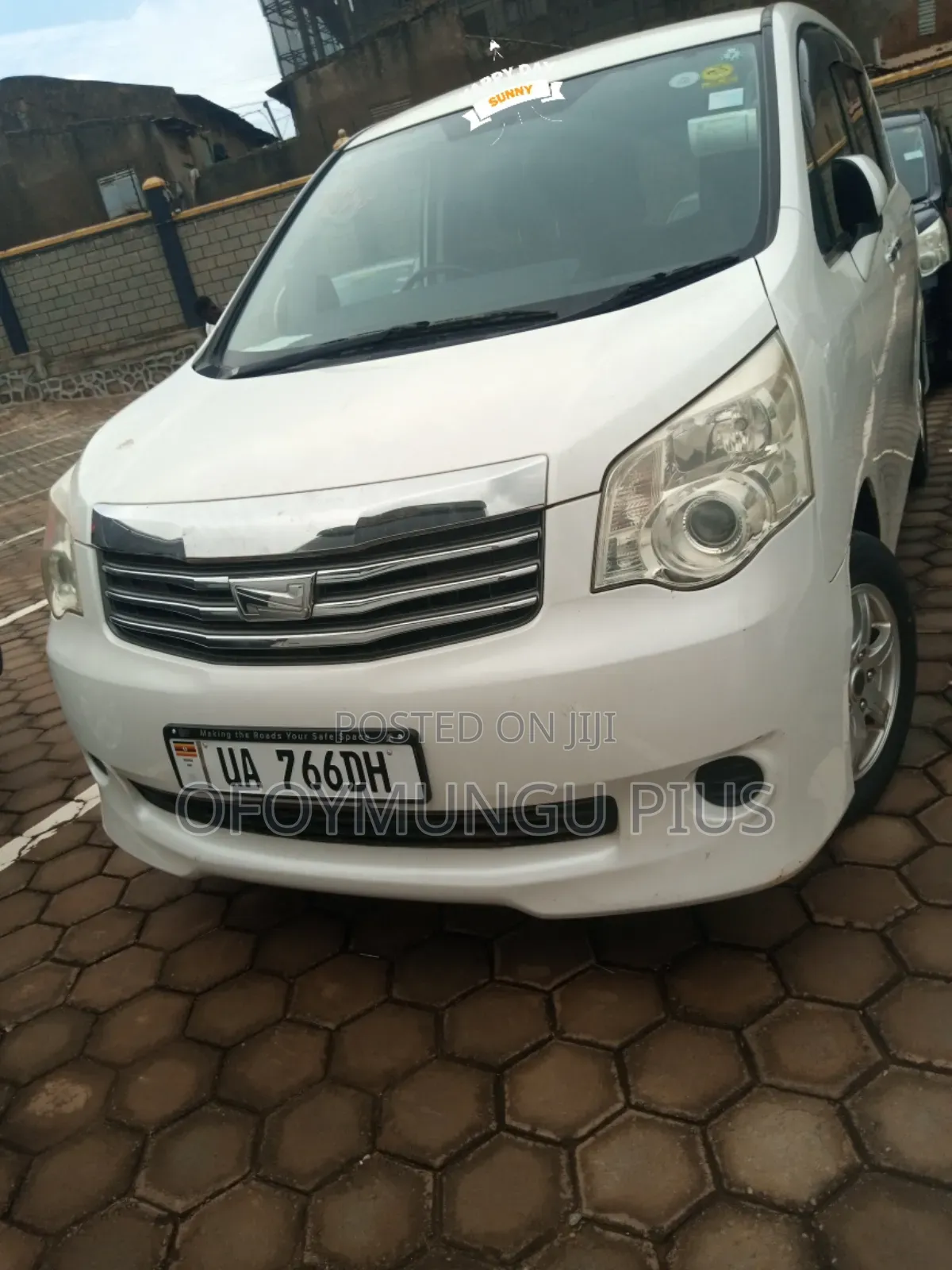 Toyota Noah 2011 White