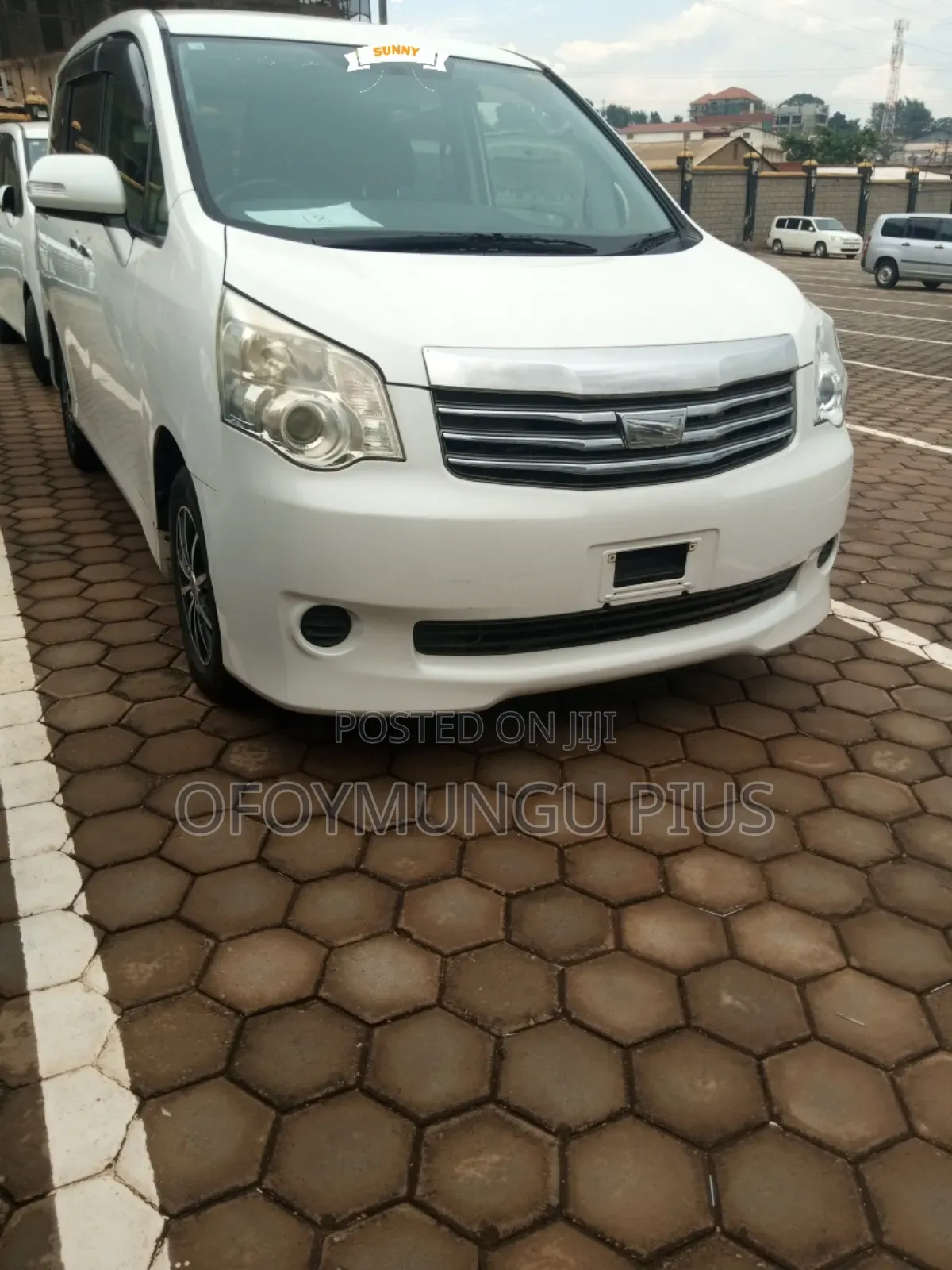 Toyota Noah 2012 White