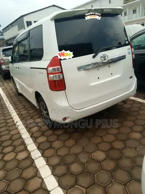 Toyota Noah 2012 White