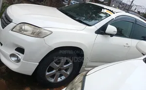 Toyota Vanguard 2010 White