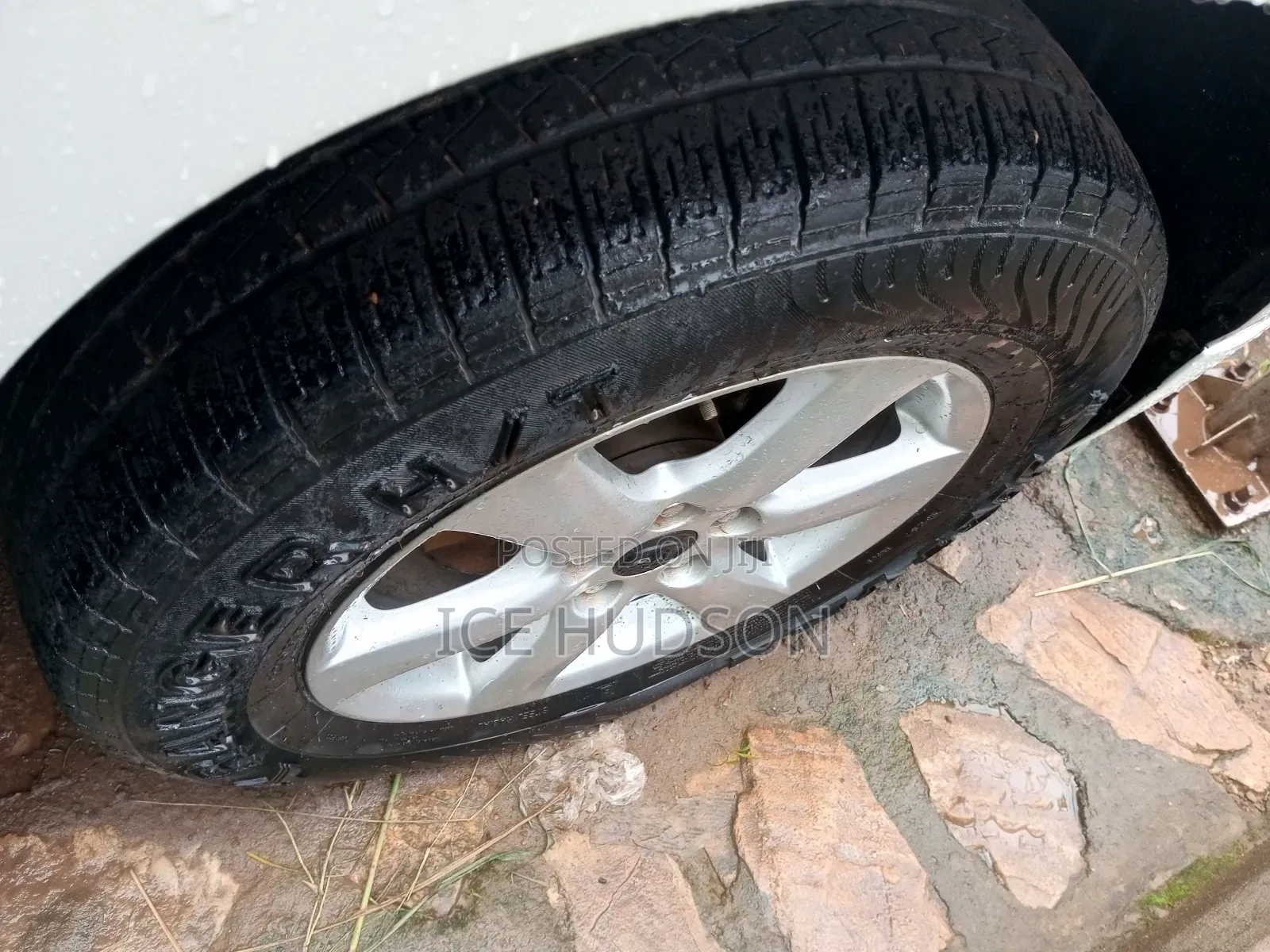 Toyota Vanguard 2010 White