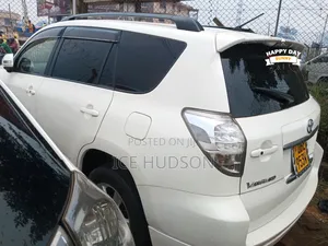 Toyota Vanguard 2010 White