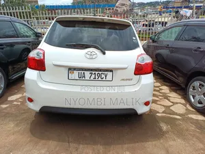 Toyota Auris Limited Sedan FWD (3.5L 6cyl 6A) 2010 White