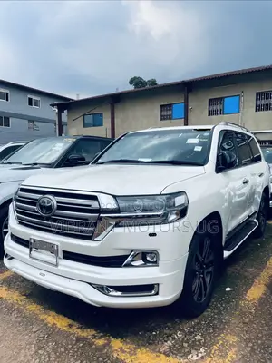 Toyota Land Cruiser 4.6 V8 ZX 2018 White