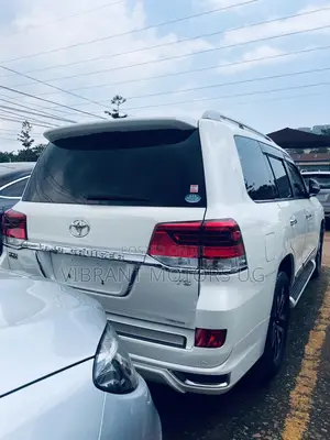 Toyota Land Cruiser 4.6 V8 ZX 2018 White