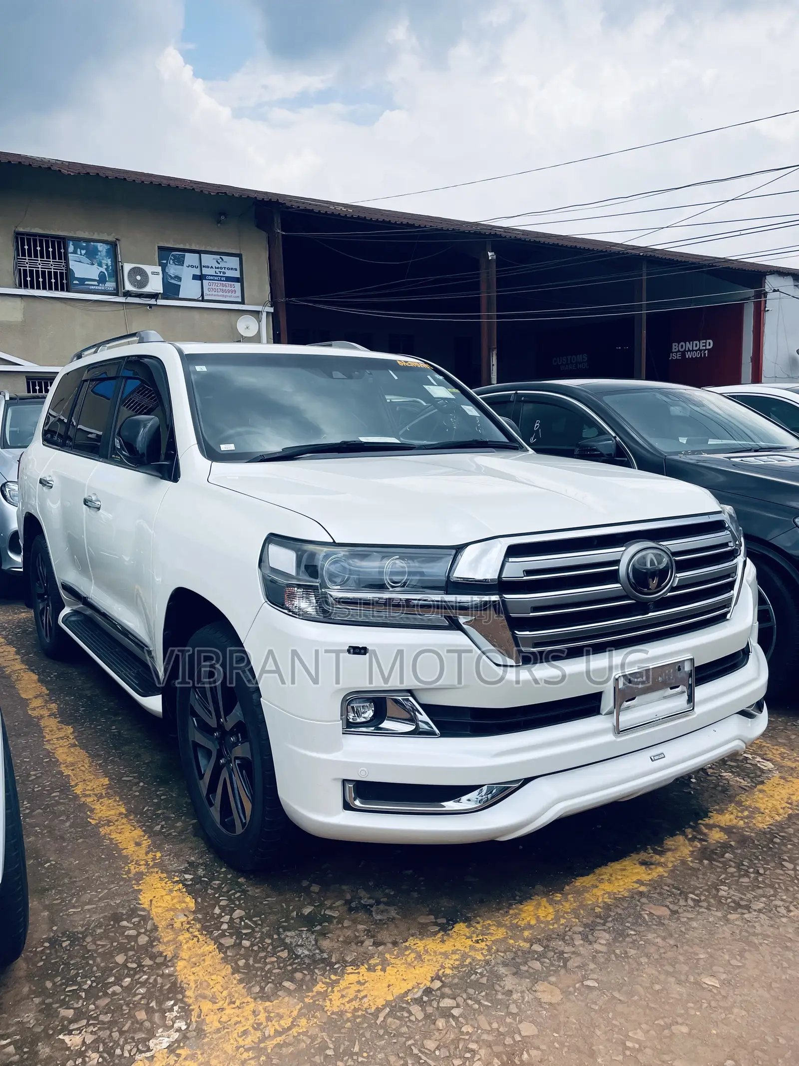 Toyota Land Cruiser 4.6 V8 ZX 2018 White