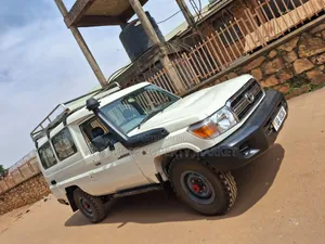 Toyota Land Cruiser 4x4 2007 White