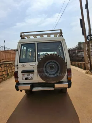 Toyota Land Cruiser 4x4 2007 White