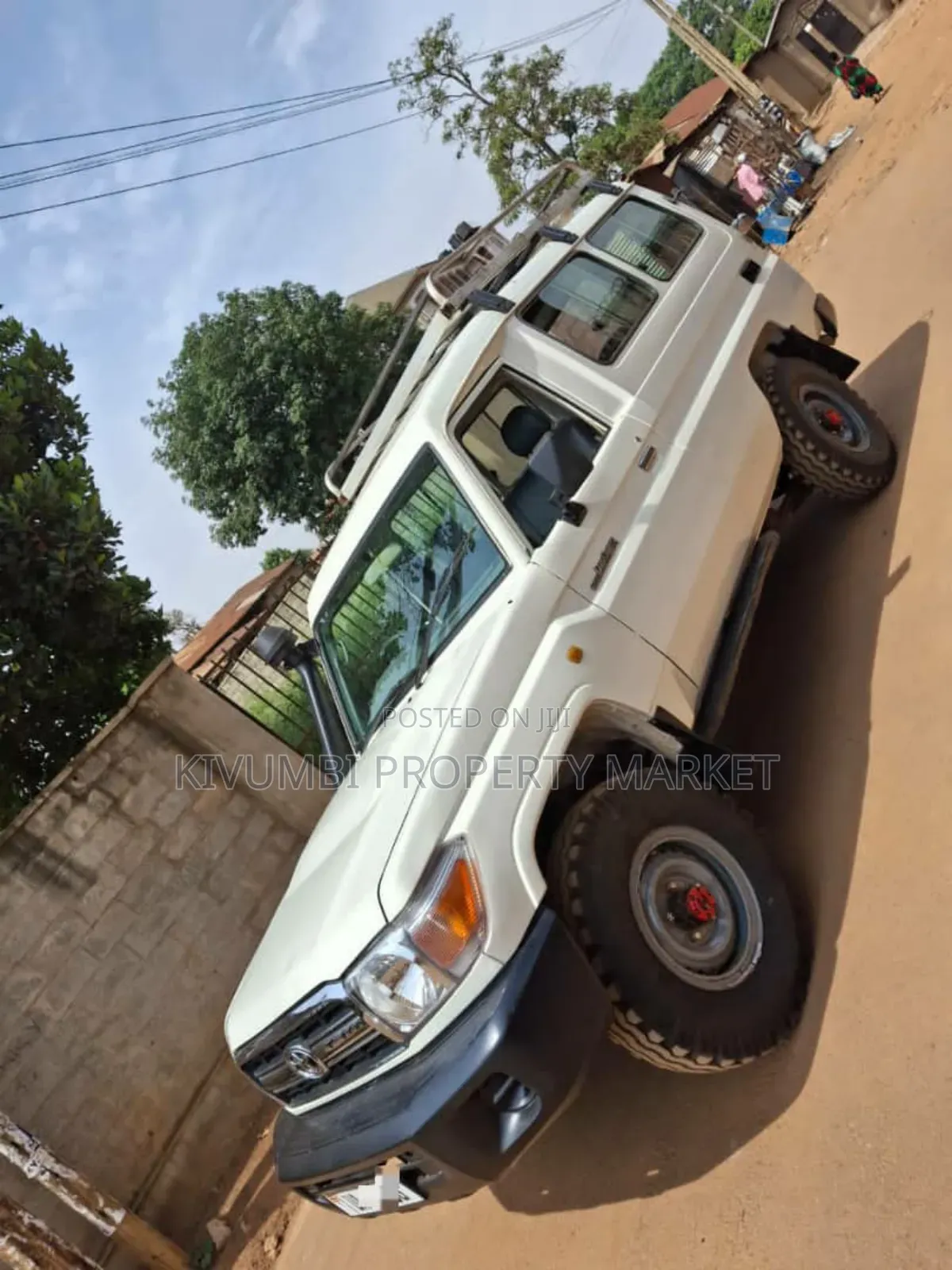 Toyota Land Cruiser 4x4 2007 White