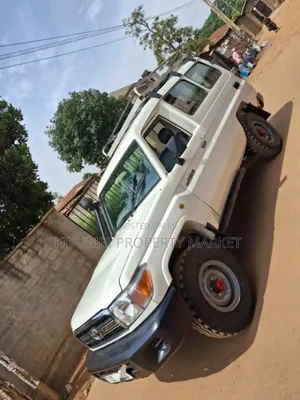Toyota Land Cruiser 4x4 2007 White