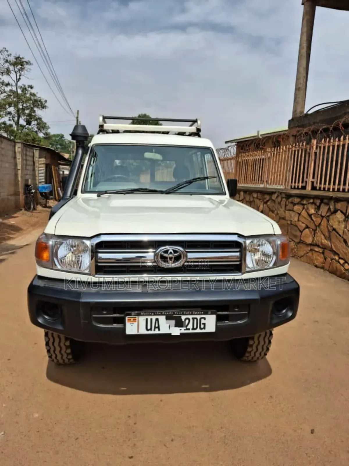 Toyota Land Cruiser 4x4 2007 White