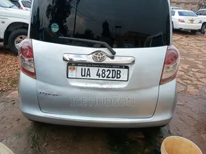 Toyota Ractis 2007 Silver