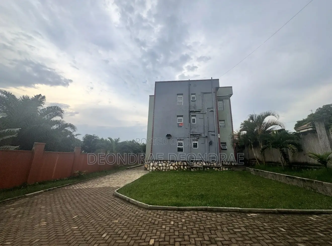 Furnished 20bdrm Block of Flats in Wakiso / Wakiso for sale
