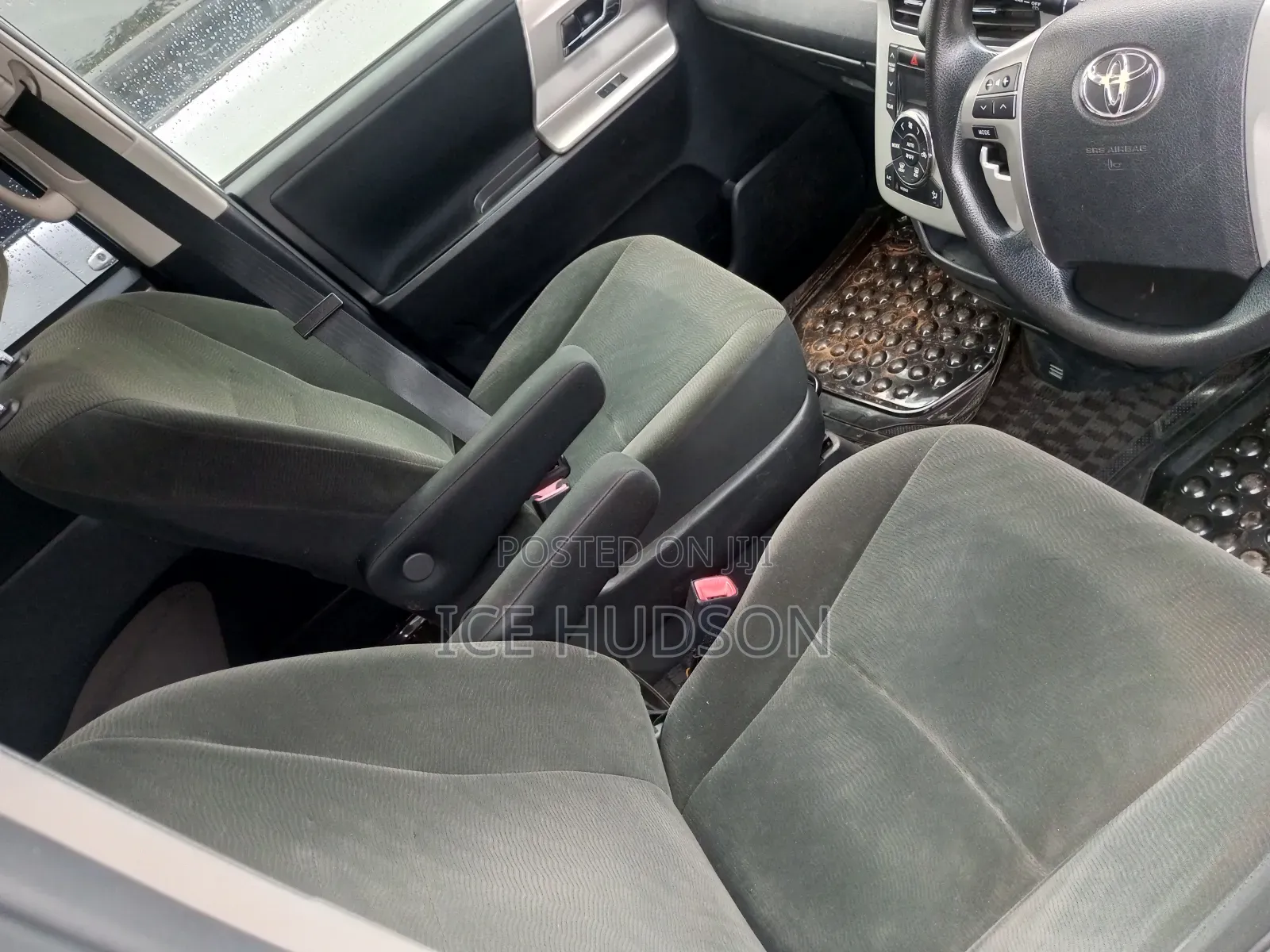 Toyota Noah 2011 White