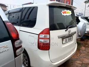 Toyota Noah 2011 White