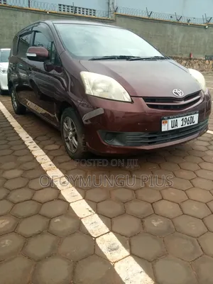 Toyota Passo Sette 2011 Maroon