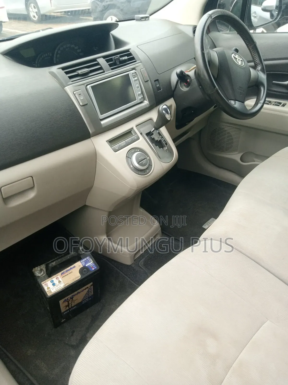 Toyota Passo Sette 2011 Maroon