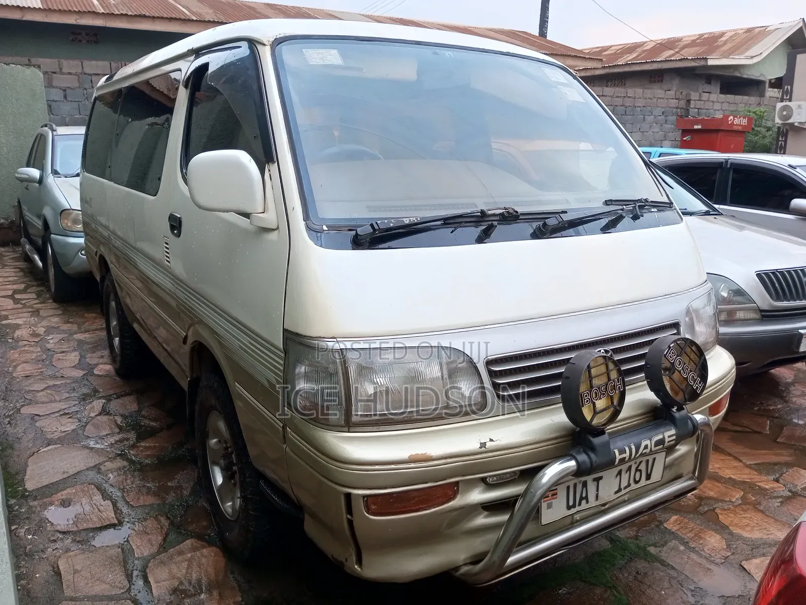 Toyota HiAce 2001 White