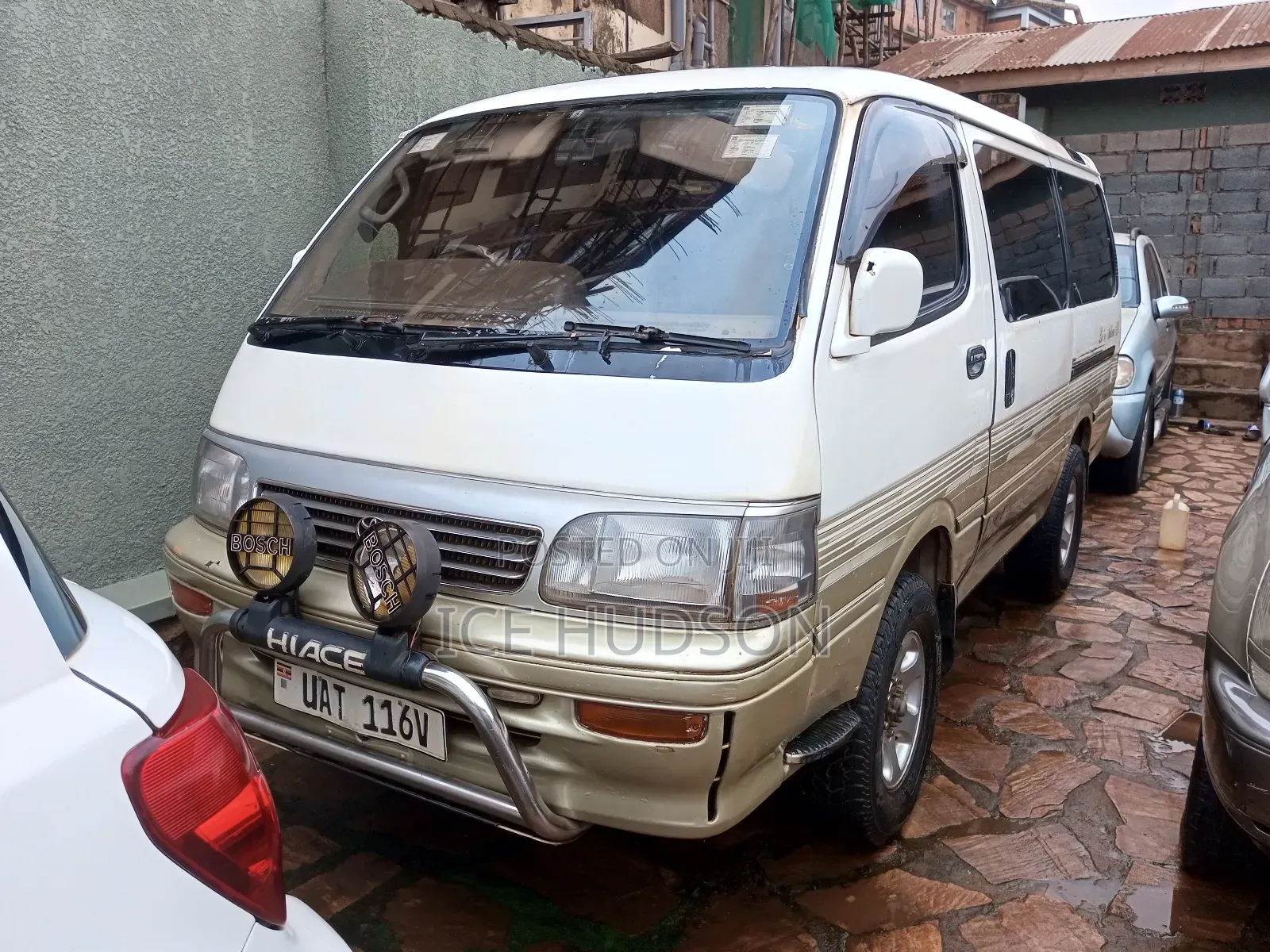 Toyota HiAce 2001 White