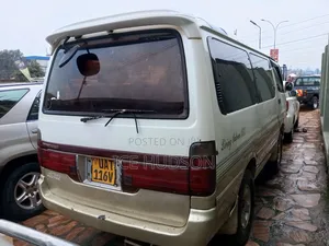 Toyota HiAce 2001 White