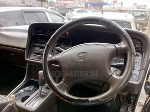 Toyota HiAce 2001 White